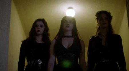 В объятиях смерти (2016)